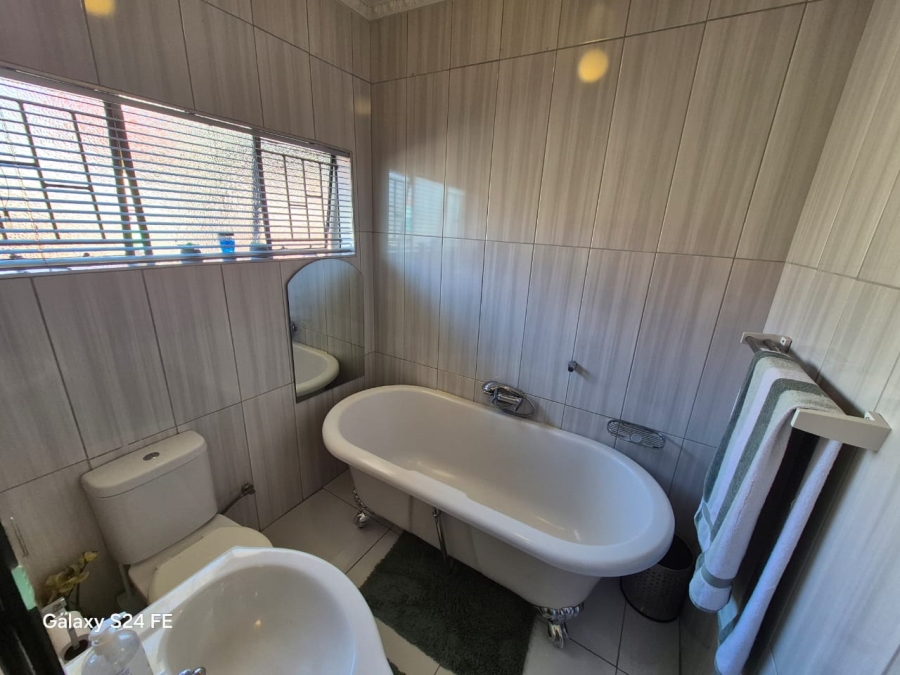 3 Bedroom Property for Sale in Rustenburg North North West